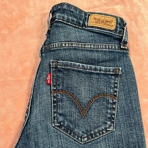 Women’s Levi Mid Rise Skinny jeans, size 2M